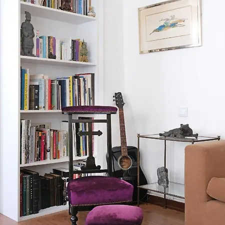 Artists Designed In The Centre Of Apartment Istanbul