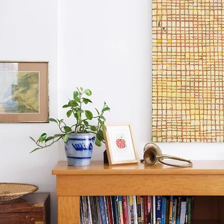 Artists Designed In The Centre Of Apartment